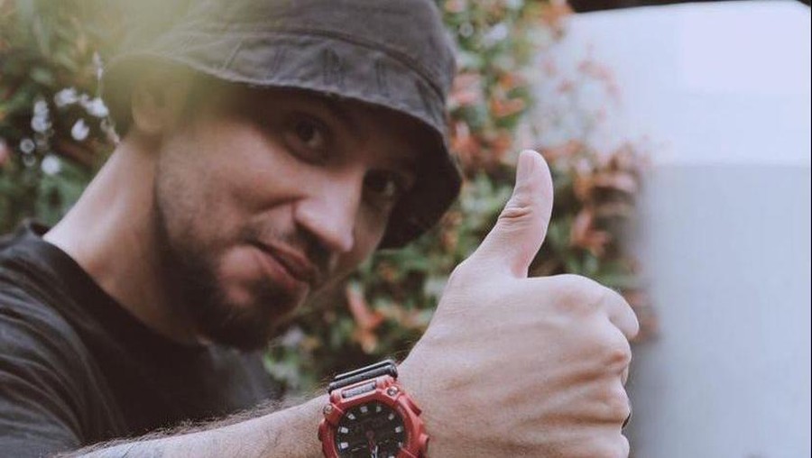 Aktor Gary Iskak terbaring di rumah sakit dan divonis mengidap kanker hati&period; Yuk kita lihat penampilannya sebelum idap kanker hati&excl;