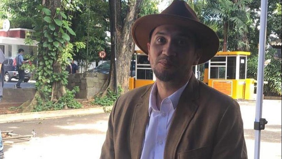 Aktor Gary Iskak terbaring di rumah sakit dan divonis mengidap kanker hati. Yuk kita lihat penampilannya sebelum idap kanker hati!