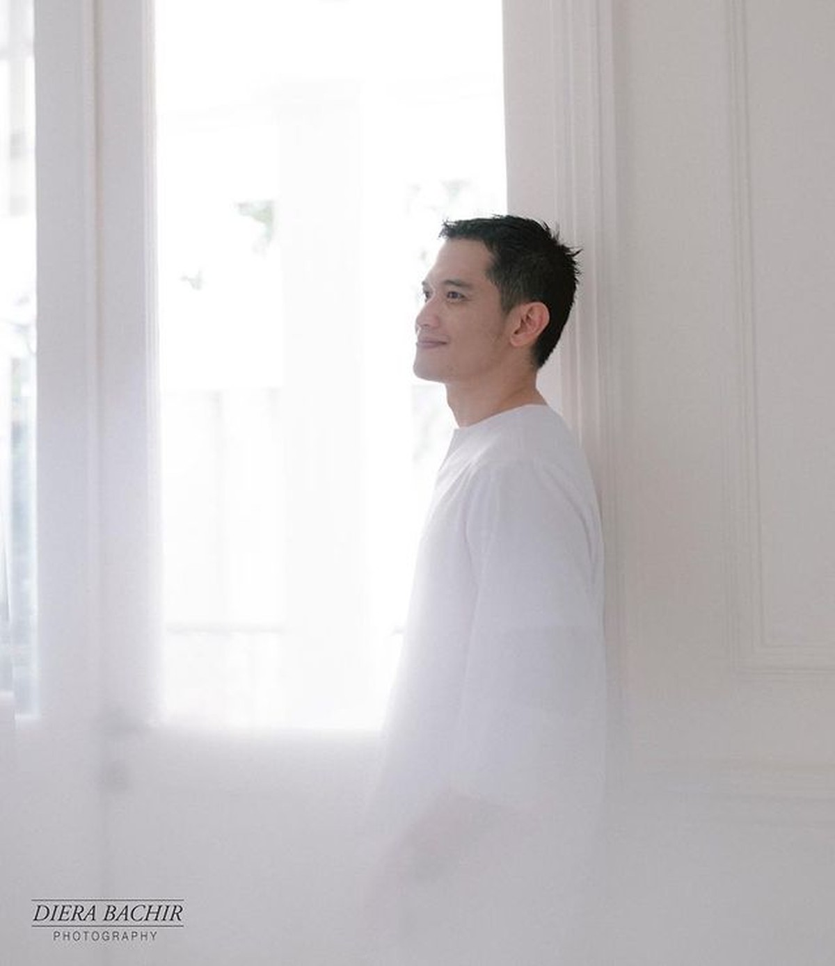 Nama Rezky Aditya ramai diperbincangkan publik karena gugatan yang dilayangkan oleh wanita 'W'&period; Yuk kita intip potret sang aktor&excl;