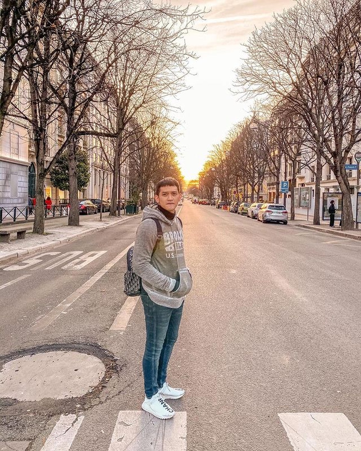 Nama Rezky Aditya ramai diperbincangkan publik karena gugatan yang dilayangkan oleh wanita 'W'&period; Yuk kita intip potret sang aktor&excl;