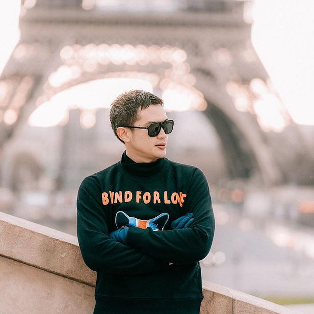 Nama Rezky Aditya ramai diperbincangkan publik karena gugatan yang dilayangkan oleh wanita 'W'&period; Yuk kita intip potret sang aktor&excl;