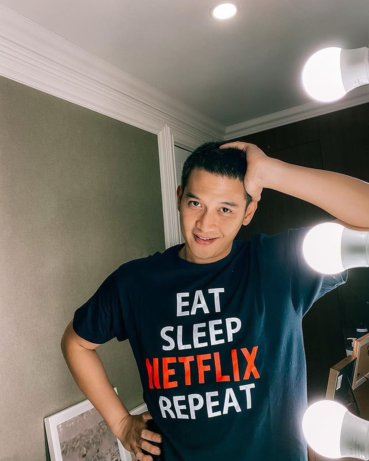 Nama Rezky Aditya ramai diperbincangkan publik karena gugatan yang dilayangkan oleh wanita 'W'&period; Yuk kita intip potret sang aktor&excl;