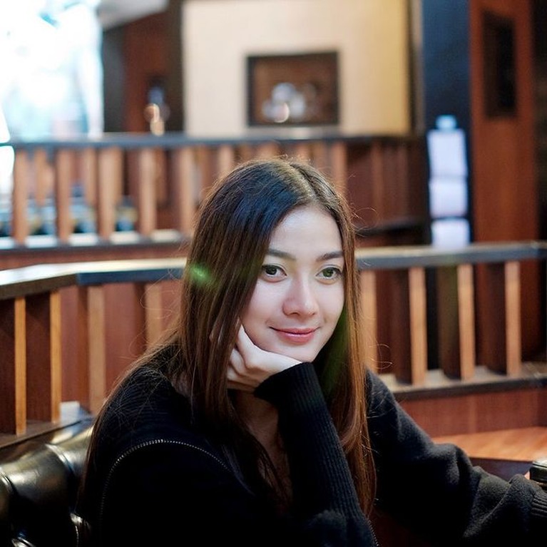 Razer Patricia, mantan tunangan Rezky Aditya tengah disorot karena unggahannya. Yuk kita intip potretnnya!