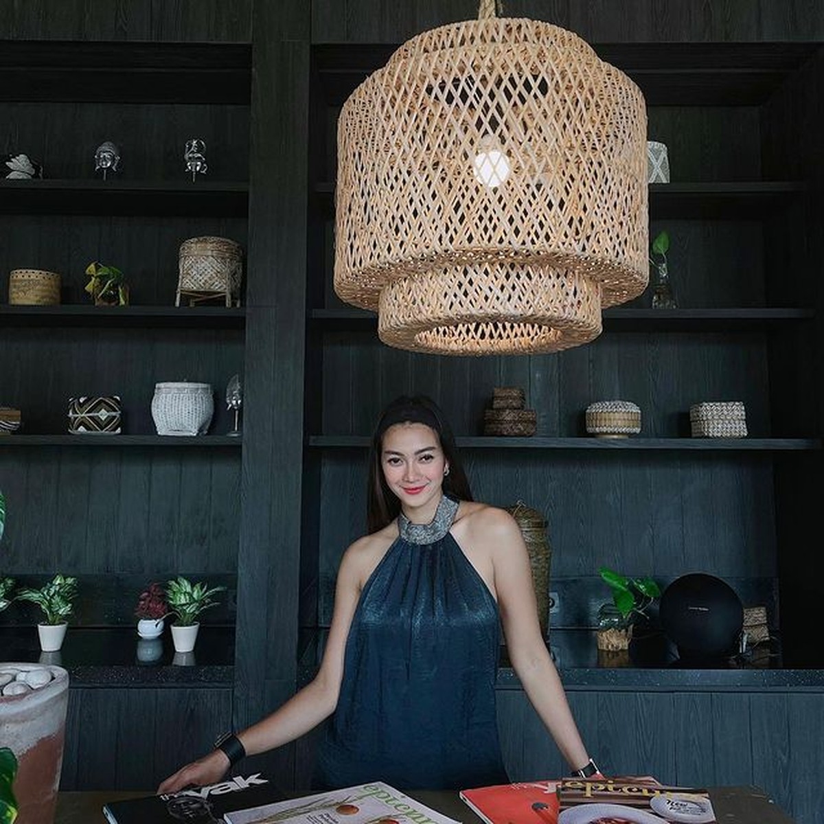 Razer Patricia&comma; mantan tunangan Rezky Aditya tengah disorot karena unggahannya&period; Yuk kita intip potretnnya&excl;