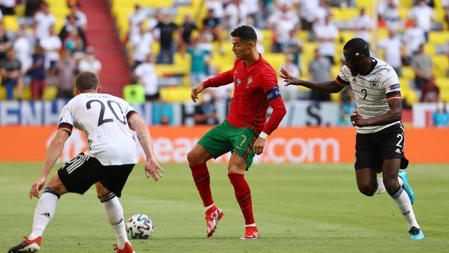 Video Cristiano Ronaldo yang melakukan umpan backheel tanpa melihat bola di laga Portugal vs Jerman pada Euro 2020 (Euro 2021) viral di media sosial.