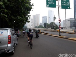 Masih Ada Pesepeda Datangi JLNT Kp Melayu Meski Jalur Road Bike Ditiadakan