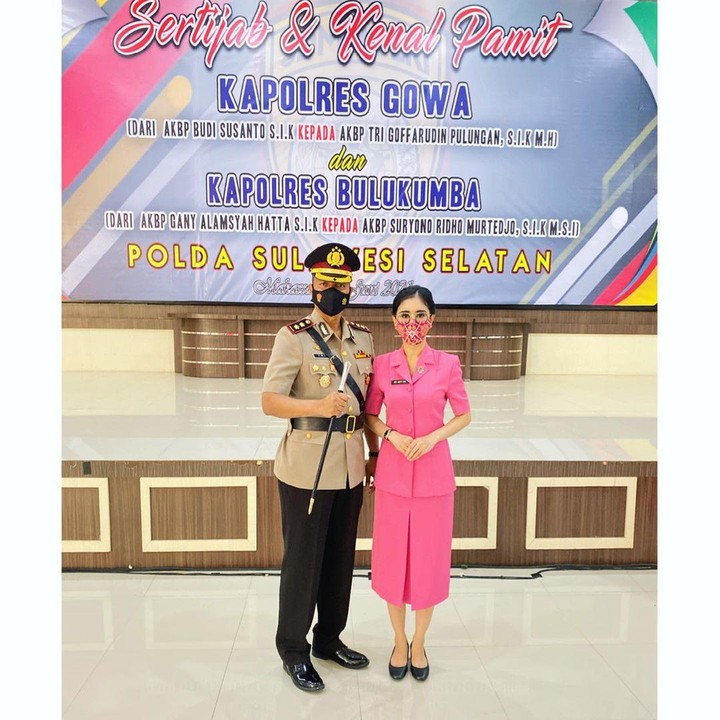 <p>Wanita bernama asli Utami Suryaningsih itu setia mendampingi sang suami ke setiap acara penting, mulai dari berdinas hingga ke acara pesta. (Foto: Instagram: @uutpermatasari)</p>