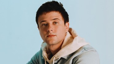 Lirik Lagu Dopamine Addict - Alec Benjamin