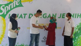 Sprite Kirim Bantuan Kacamata Daur Ulang ke Banten dan Bali