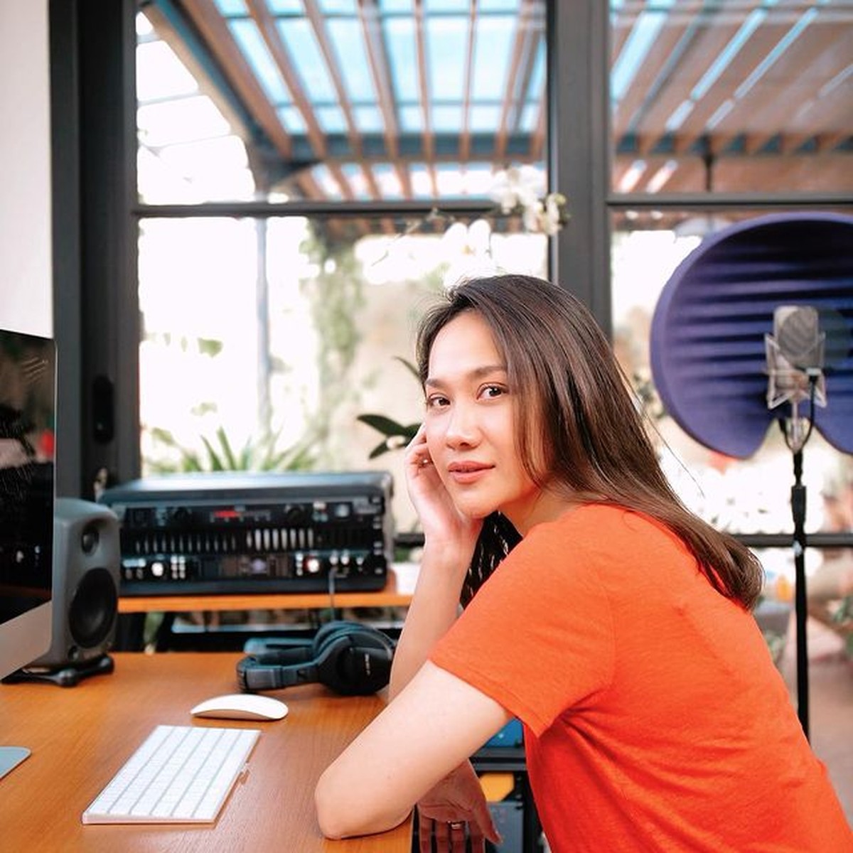 Usai dinyatakan positif covid-19&comma; BCL jalani isolasi mandiri&period; Ia menceritakan perasaanya setelah 6 hari isolasi&period; Yuk intip potretnya&excl;