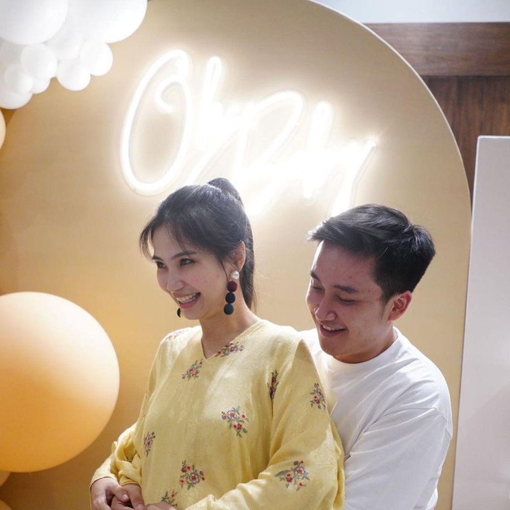 <p>Dion Wiyoko dan Fiona Anthony tengah berbahagia. Usai menikah di 1 September 2017, mereka akhirnya akan segera menjadi Ayah dan Bunda. (Foto: Instagram: @fionaanthony)</p>