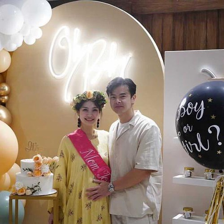 <p>Fiona Anthony kini tengah hamil besar. Ia dan Dion Wiyoko menggelar acara baby shower untuk menyambut kelahiran bayi mereka. (Foto: Instagram: @partywithcarla.id)</p>