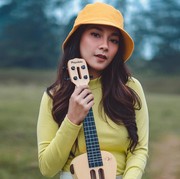 Mau Tampil Kasual dan Terlihat Manis? Yuk, Tiru 6 Inspirasi Outfit ala Dinda Kirana Ini!