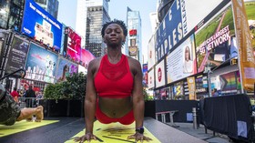 FOTO: Tenang Damai Hari Yoga Internasional di Penjuru Dunia