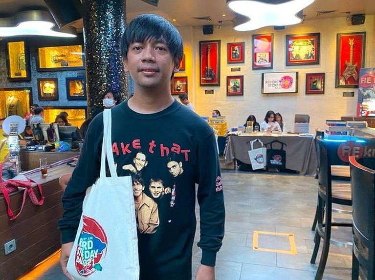 Rian Ekky Pradipta atau Rian D'Masiv membuat heboh publik karena dituding melakukan pelecehan seksual. Yuk kita intip potretnya!
