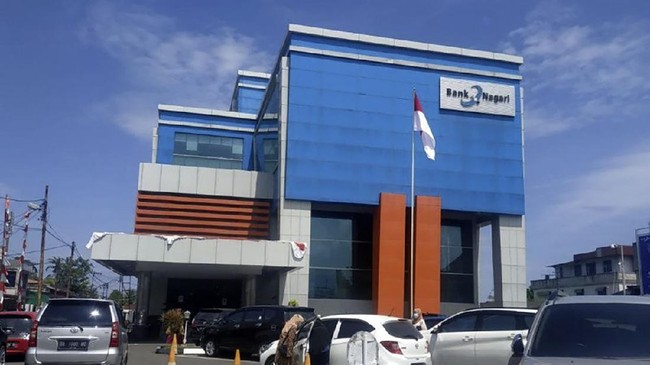 Otoritas Jasa Keuangan (OJK) Sumatera Barat mendukung proses konversi BPD Sumbar (Bank Nagari) menjadi bank umum syariah.