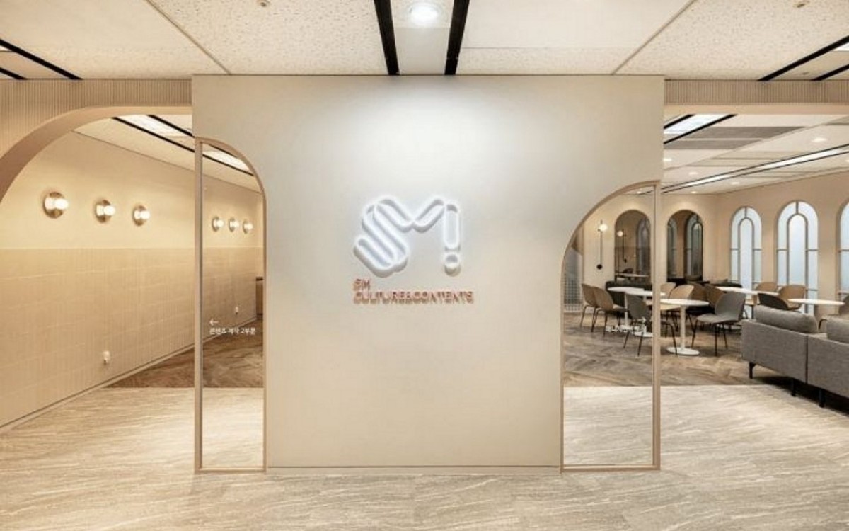 SM Entertainment akan memiliki gedung baru&comma; tampilan mewah interior gedung pun telah diungkapkan&period; Yuk kita intip&excl;