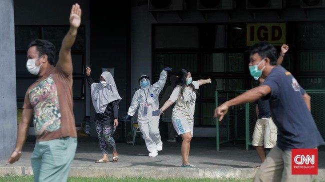 Pelaku perjalanan dari negara tertentu wajib menjalani masa karantina selama 10 x 24 jam. Di luar negara-negara kasus tinggi Omicron, masa karantina 7 x 24 jam.
