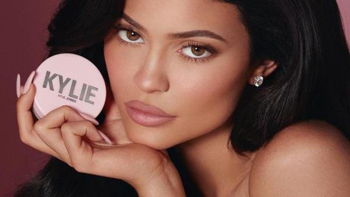 Kylie Jenner Luncurkan Kylie Lip Kit Baru, Tahan Hingga 8 Jam!