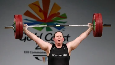 Laurel Hubbard Jadi Transgender Pertama yang Berkompetisi di Olimpiade