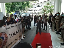 Mahasiswa Demo Pemprov Sulut Tuntut Izin Tambang Emas di Sangihe Dicabut