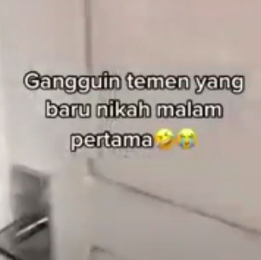 Ganggu Malam Pertama Sahabat, Sekelompok Wanita Serbu Kamar Pengantin