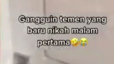 img-title Ganggu Malam Pertama Sahabat, Sekelompok Wanita Serbu Kamar Pengantin