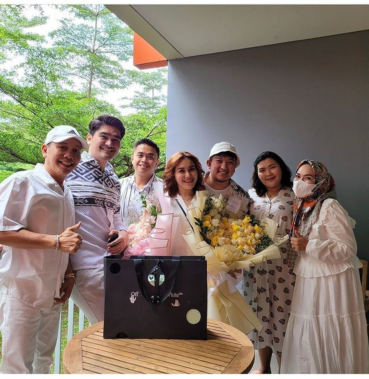 Ayu Ting Ting baru saja merayakan ulang tahunnya yang ke 29 tahun&period; Yuk kita intip keseruannya&excl;