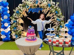Momen Ultah Ayu Ting Ting ke-29, Kue Dihiasi Wajah Park Seo Joon