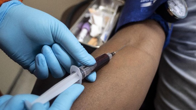 Menkominfo mengapresiasi berbagai inisiatif masyarakat dan tenaga medis dalam memberikan donor plasma konvalesen kepada para pasien COVID-19.