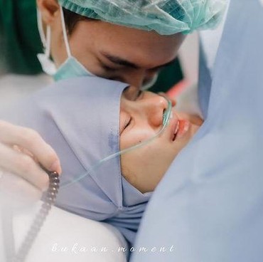 Momen Detik-detik Mengharukan Dinda Hauw Lahirkan Sang Buah Hati