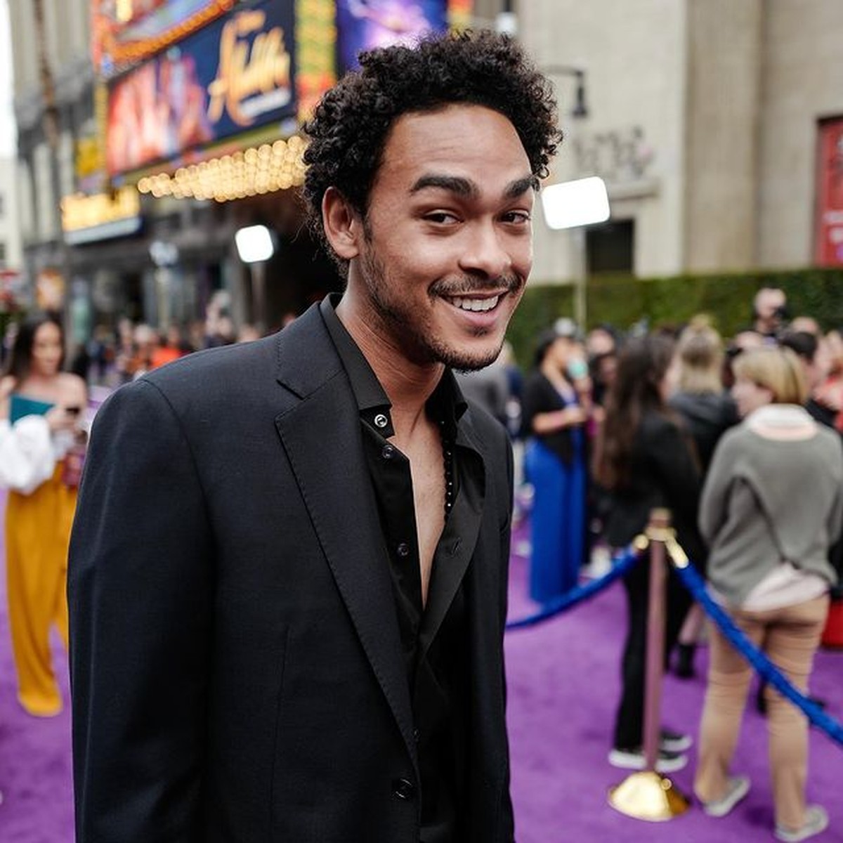 Trey Smith adalah anak sulung Will Smith yang jarang tersorot dan tak banyak diketahui orang&period; Yuk kita intip potret tampannya&excl;