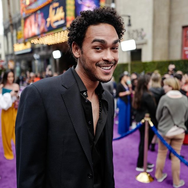 Trey Smith adalah anak sulung Will Smith yang jarang tersorot dan tak banyak diketahui orang. Yuk kita intip potret tampannya!