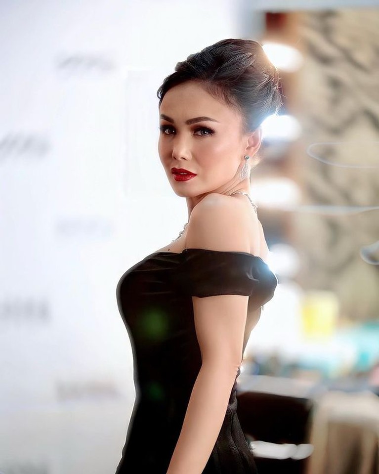 Potret Yuni Shara yang Semakin Menawan Walau Berumur Potret Yuni Shara yang Semakin Menawan Walau Berumur