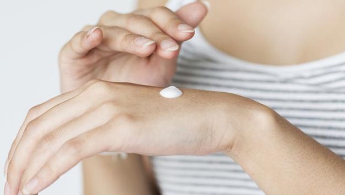 Kulit Tangan Kering karena Hand Sanitizer, Lembapkan dengan Hand Cream Berkualitas Ini