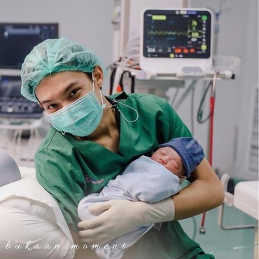 Lirik Lagu Sempurnakan Hariku - Rey Mbayang