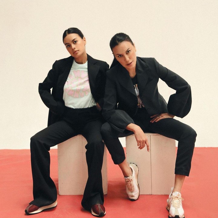 <p>Sama-sama cantik, Sophia Latjuba dan Eva Celia sering disebut seperti kakak dan adik. (Foto: Instagram @thomasdanes via @evacelia)</p>