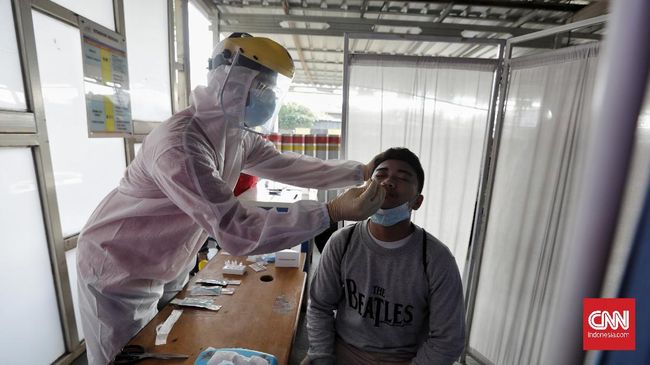 Meski tak menutup kemungkinan adanya penularan, hasil antigen negatif sedikitnya membuat Anda bernapas lega. Namun, bagaimana jika hasil tes antigen positif?