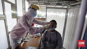 Rangkuman Covid: Kasus Tembus 2 Juta, Lockdown Tak Digubris