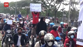 VIDEO: Ratusan Warga Madura Tuntut Tes Covid-19 Dihentikan