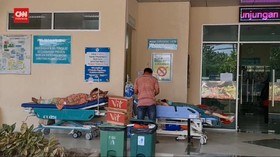 VIDEO: RSUD Di Pati Penuh, Pasien Dirawat Di Depan IGD