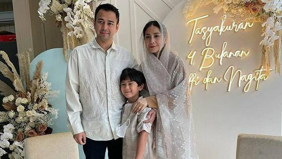Acara Tasyakuran 4 Bulan Nagita Slavina Usia kehamilan Nagita sudah masuk bulan ke empat. Raffi Ahmad pun menggelar acara syukuran. Yuk kita intip!
