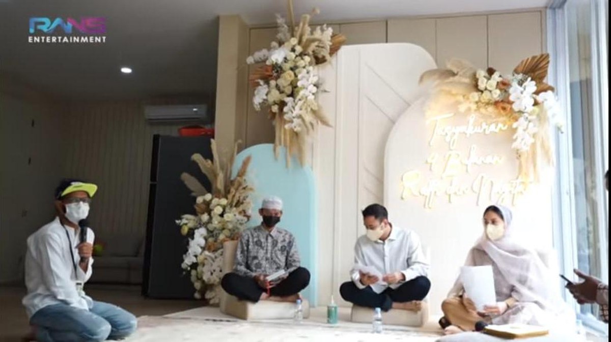 Usia kehamilan Nagita sudah masuk bulan ke empat&period; Raffi Ahmad pun menggelar acara syukuran&period; Yuk kita intip&excl;