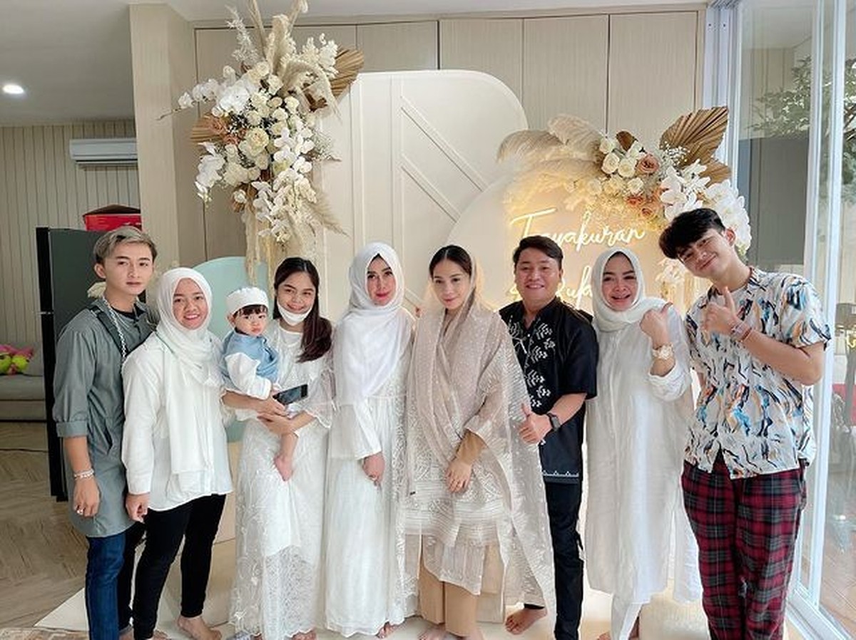 Usia kehamilan Nagita sudah masuk bulan ke empat&period; Raffi Ahmad pun menggelar acara syukuran&period; Yuk kita intip&excl;