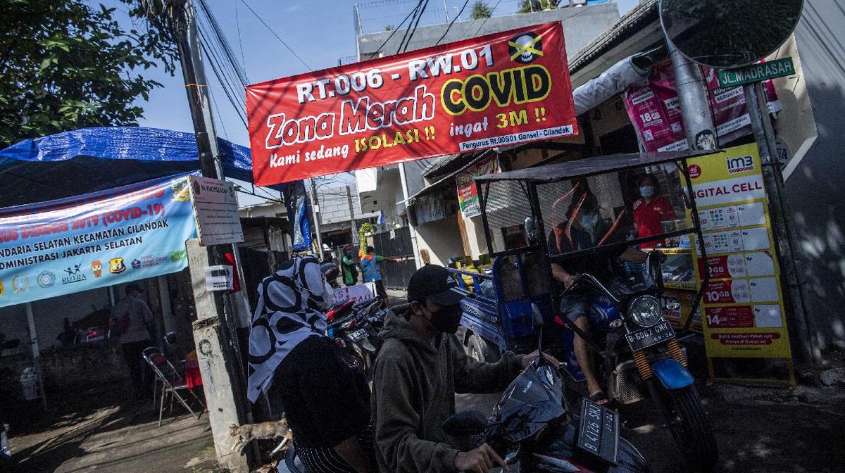 FOTO: Isolasi Permukiman Zona Merah Cilandak