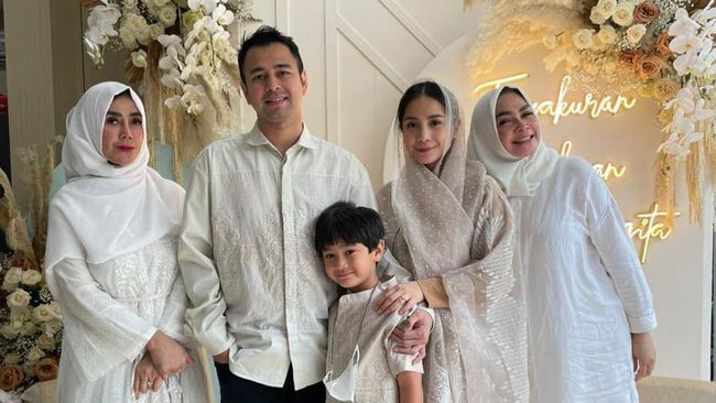 7 Potret Acara 4 Bulan Kehamilan Nagita Slavina Pose Rafathar Bikin