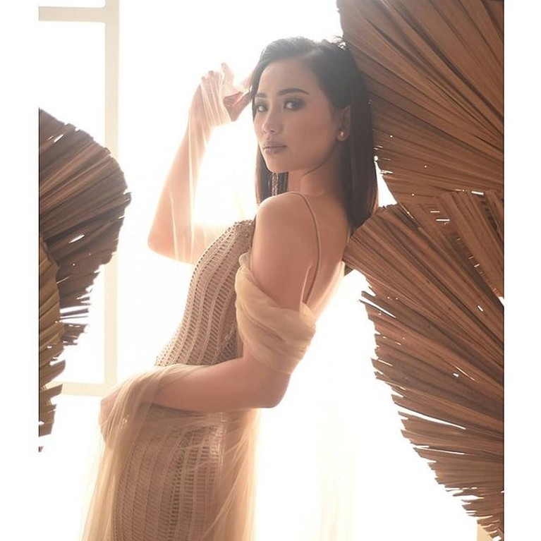 Evelina Witanama Pemenang Casting Ikatan Cinta Evelina Witanama menjadi perbincangan publik karena menang casting 'Ikatan Cinta' mengalahkan ribuan peserta. Yuk intip pesonanya!