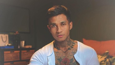 img-title Fabio Toba Bintang Film Porno Gay Pertama Asal Indonesia