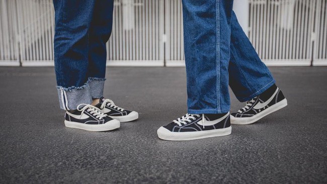 Sepatu sneakers lokal terbaik online