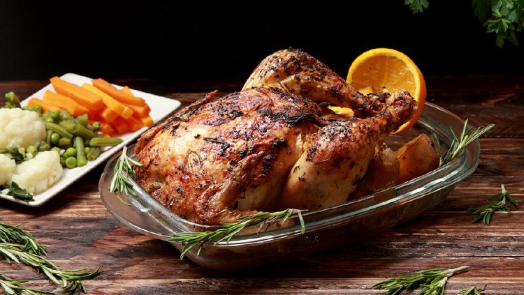 Ilustrasi Ayam Panggang Saus Kacang Traditional English Roast Chicken marinated with Herbs and Spices served with Roast Potatoes and Vegetables as a side dish